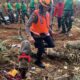 Seekor anjing K9 dikerahkan mencari korban hilang gempa Cianjur