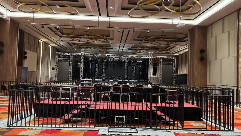 Stage konser Dewa 19 yang digelar malam ini di Grand Ballrom The ZHM Premiere