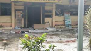 Sebuah ledakan yang diduga merupakan bom bunuh diri terjadi di Kantor Polsek Astanaanyar, di Jalan Astana Anyar 340, Nyengseret, Kecamatan Astanaanyar, Kota Bandung, Jawa Barat, Rabu (7/12/2022), sekitar pukul 08.30 WIB. (net)