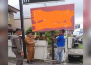 Melanggar, Puluhan Papan Reklame di Padang Dibongkar Satpol PP-Bapenda