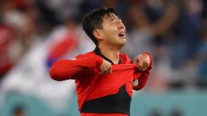 Tangisan Son Heung Min saat membawa Korea Selatan lolos ke babak 16 besar Piala Dunia 2022.