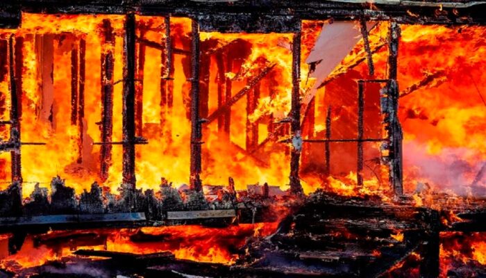 Ditinggal Pemilik, Rumah di Solok Ludes Terbakar