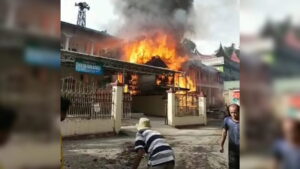 Kebakaran dua bangunan di Nagari Balingka, Kabupaten Agam. (istimewa)