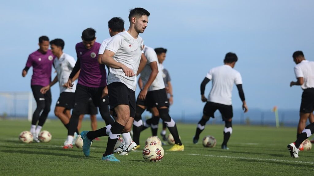 Latihan para pemain Timnas Indonesia