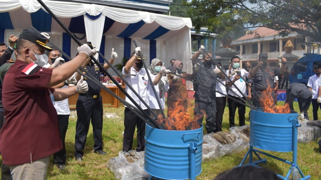 Pemusnahan barang bukti di BNNP Sumbar.