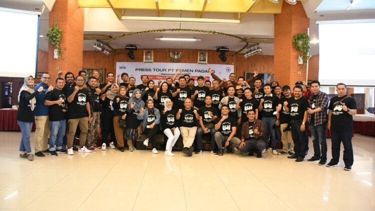 Press tour Semen Padang dan pemred di 5 daerah.