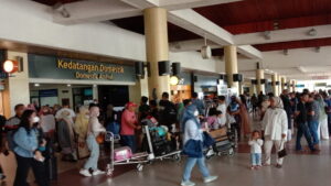 Situasi pintu kedatangan Bandara Internasional Minangkabau (BIM), Kabupaten Padang Pariaman pada Sabtu (31/12/2022) siang. (Foto: Dok. Muhammad Aidil)