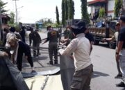 Ditolak Pedagang, Satpol PP Padang Bongkar Paksa 2 Lapak PKL di Atas Fasum