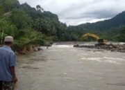 Antisipasi Banjir Berkelanjutan, Pemko Padang Keruk Sungai Batu Busuk