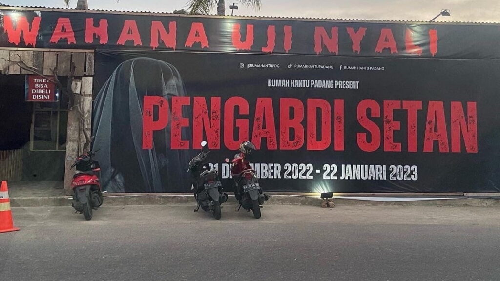 Wahana Uji Nyali 'Pengabdi Setan' di kawasan Jalan Samudera ditertibkan Satpol PP. (Istimewa)