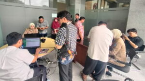 Aktivasi IKD di PT Semen Padang yang dilakukan oleh Disdukcapil Padang. (Dok. Istimewa)