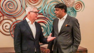 President Director & CEO Indosat Ooredoo Hutchison (IOH), Vikram Sinha (kanan) dan President CEO of the Ericsson Group, Borje Ekholm (kiri). (Dok. IOH)