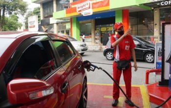 ilustrasi pengisian BBM di SPBU. (ist)