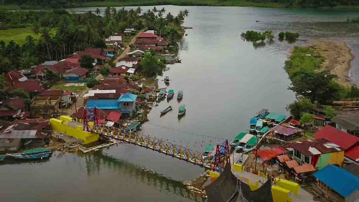 Jembatan gantung Sungai Pisang, Kota Padang. (Istimewa)