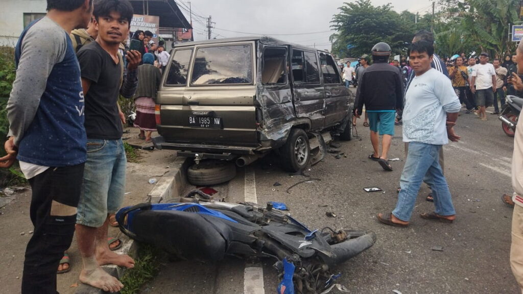 Kecelakaan di Jalan Lintas Padang-Bukittinggi pada Kamis (26/1/2023) sore. (Foto: Dok. Istimewa)