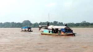 Sungai Batang Hari di Jambi yang hingga Senin (9/1/2023) masih ada aktivitas peti dan galian C. (FOTO ANTARA/Nanang Mairiadi)