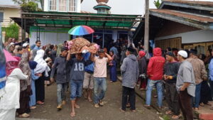Dua korban kecelakaan beruntun di Panyalaian X Koto, Kabupaten Tanah Datar dimakamkan pada Jumat (27/1/2023) siang. (Foto: Dok. Istimewa)