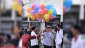 Pelepasan balon dalam HUT ke-46 SMA Semen Padang. (Humas)