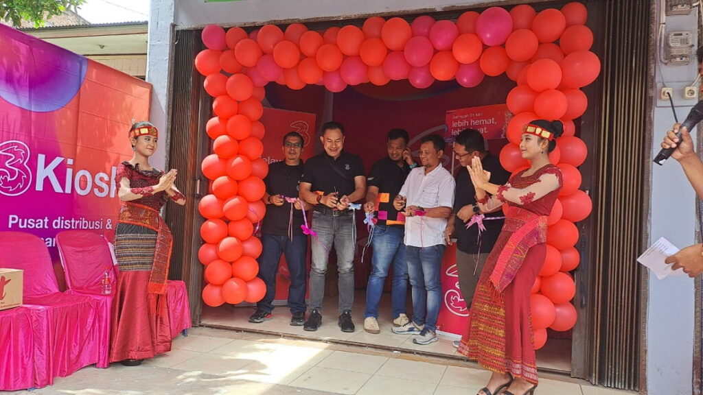 Pembukaan 3Kiosk di kawasan Sumatera oleh Indosat Ooredoo Hutchison. (Dok. Istimewa)