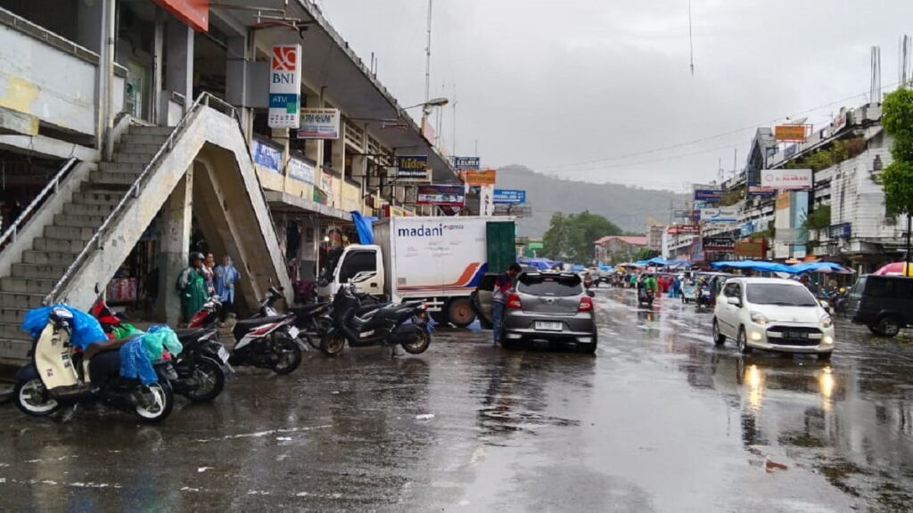 Suasana sore di Pasar Raya Padang. (Dok. Radarsumbar)