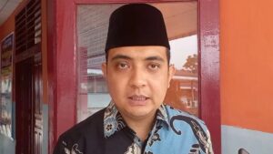 Legislator RI Ade Rezki Pratama menyoroti rusaknya jalan penghubung Kota Bukittinggi dan Kabupaten Agam di Padang Luar-Maninjau. (Antara/Al Fatah)