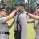 Diktukba Polri di SPN Polda Sumbar dengan siswa berjumlah 171 orang resmi dibuka dengan ditandai pemasangan tanda pangkat siswa oleh Kapolda Sumbar kepada salah satu perwakilan siswa oleh Kapolda Sumbar. (Dok. Bidhumas)