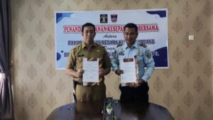 Penandatanganan nota kesepahaman Rutan Padang dan Disdukcapil Padang terkait persiapan Pemilu 2024. (Foto: Dok. Rutan Padang)