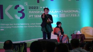 Pakar Gizi Nasional, Dr. Rita Ramayulis dalam materi seminar K3 Semen Padang. (Dok. Humas)