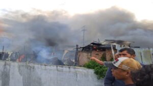 Kebakaran di Kapeh Panji pada Minggu (12/2/2023) pagi. (Foto: Dok. Satpol PP dan Damkar Agam)