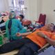 Kepala Kantor SAR Padang, Abdul Malik ikut donor darah dalam rangka hari jadi Basarnas ke-51 tahun. (Foto: Dok. Basarnas)