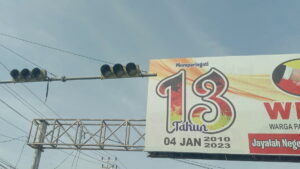 Kondisi salah satu lampu pengatur lalu lintas di kawasan Sawahan. (Radarsumbar.com/Dok. Muhammad Aidil)