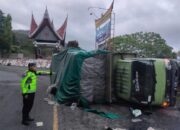 Rem Blong, Truk Pembawa Makanan Ringan Terguling di Silaiang