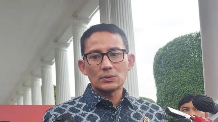 Menteri Pariwisata dan Ekonomi Kreatif Sandiaga Uno memberikan keterangan pers kepada wartawan di Istana Kepresidenan Jakarta, Rabu (15/3/2023). (ANTARA/Mentari Dwi Gayati)