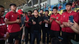 Ketum Erick Thohir bersama pemain Timnas dan jajaran PSSI berdoa agar Piala Dunia U-20 berjalan lancar. (Dok. Istimewa)