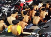 Puluhan Orang Diduga Pelaku Tawuran Digelandang Polisi di Padang, Sajam dan Motor juga Disita