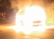 Satu Unit Mobil Terbakar di Sitinjau Lauik, Diduga Ini Penyebabnya