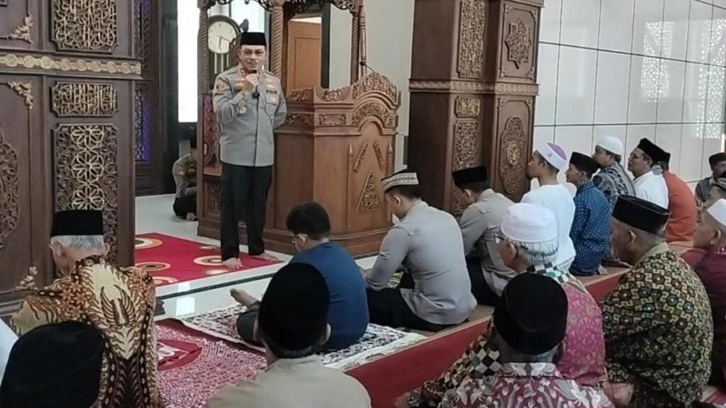 Jumat curhat Kapolda Sumbar di Masjid Pakan Rabaa. (Dok. Istimewa)