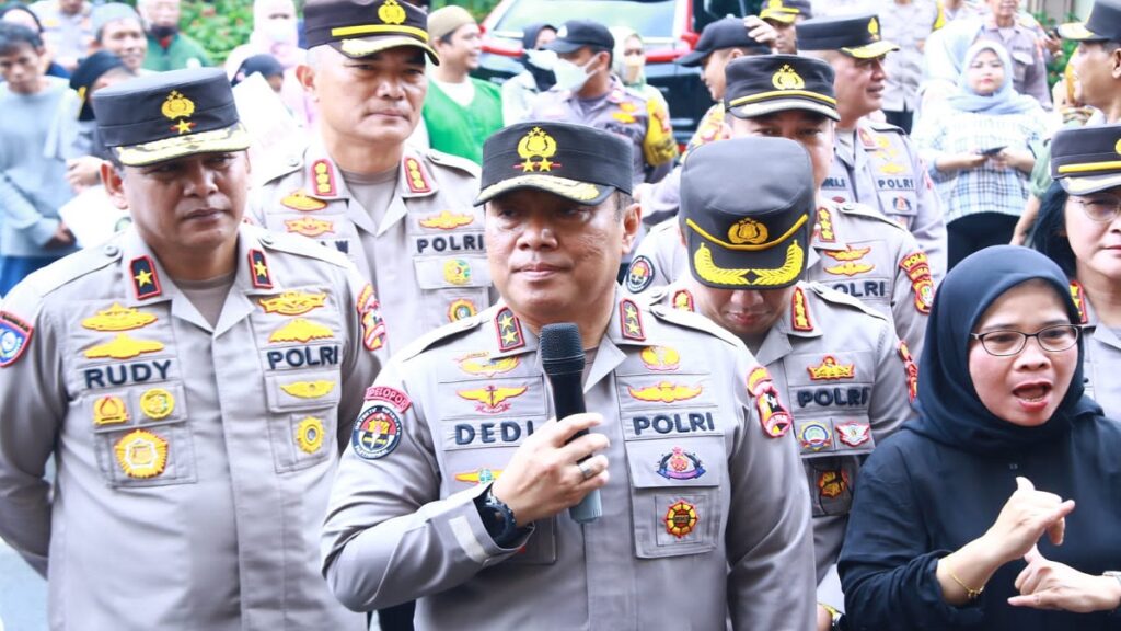 Kadiv Humas Mabes Polri Irjen Dedy Prasetyo saat memberi keterangan pers terkait mutasi Polri. (Dok. Divhumas)