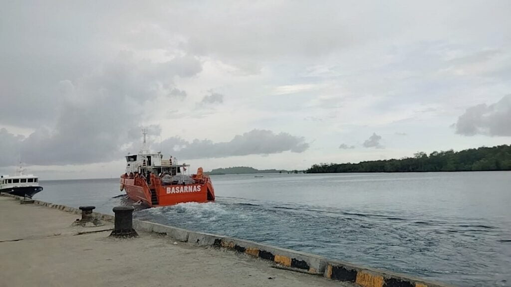 KN SAR Ramawijaya 240 berangkat mengevakuasi nelayan yang terombang-ambing di tengah lautan. (Foto: Dok. Basarnas)