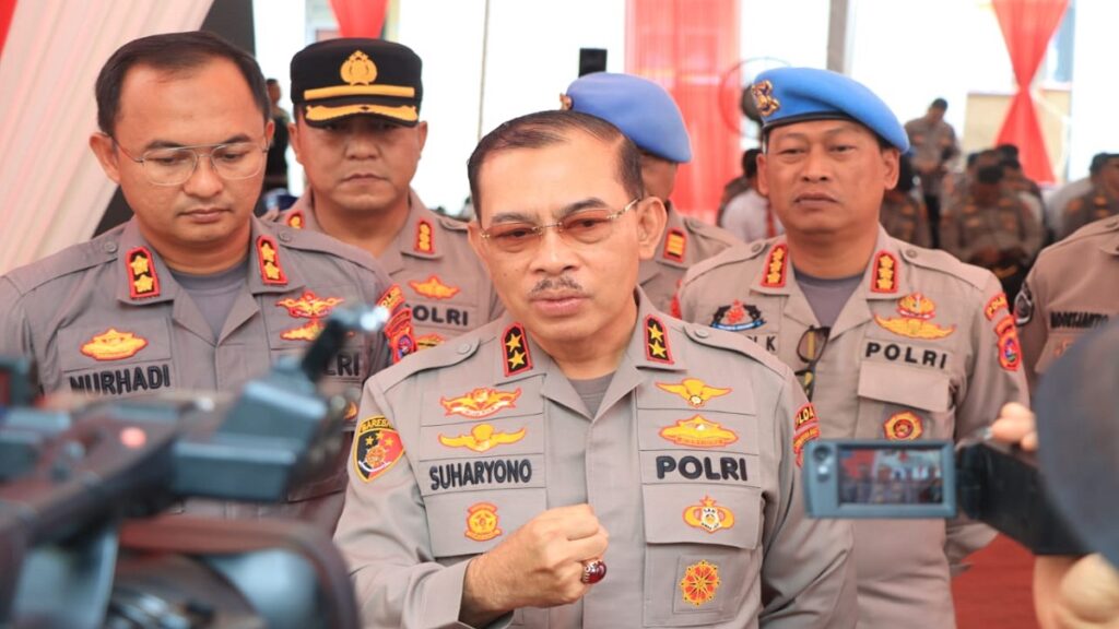 Kapolda Sumbar Irjen Pol Suharyono saat berkunjung ke Mapolres Dharmasraya. (Dok. Bidhumas)