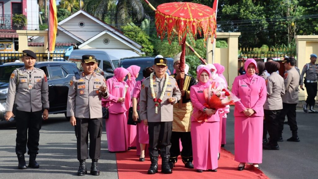 Kapolda Sumbar sampai di Mapolres Pasbar. (Dok. Humas Polres Pasbar)