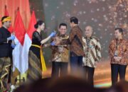 Presiden Beri Penghargaan pada Pihak yang Ikut dalam Penanganan Covid-19