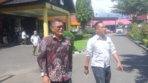 Ketua DPRD Kota Padang, Syafrial Kani melaporkan dugaan pencemaran nama baik dirinya ke Polresta Padang, Rabu (22/3/2023) siang. (Foto: Dok. Muhammad Aidil)