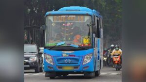 Bus Trans Padang melintasi salah satu ruas jalanan. (Foto: Dok. PSM)