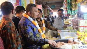 Wamenaker kunjungi Pasar Raya Padang. (Dok. Istimewa)