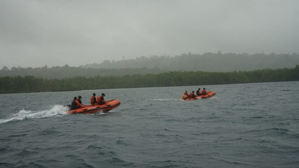 Pencarian orang hilang di perairan Mentawai. (Foto: Dok. Basarnas)