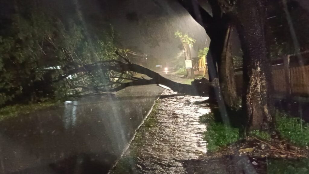 Bencana alam di Kota Padang sepanjang Jumat hingga Sabtu (24-25/3/2023). (Foto: Dok. Pusdalops PB)