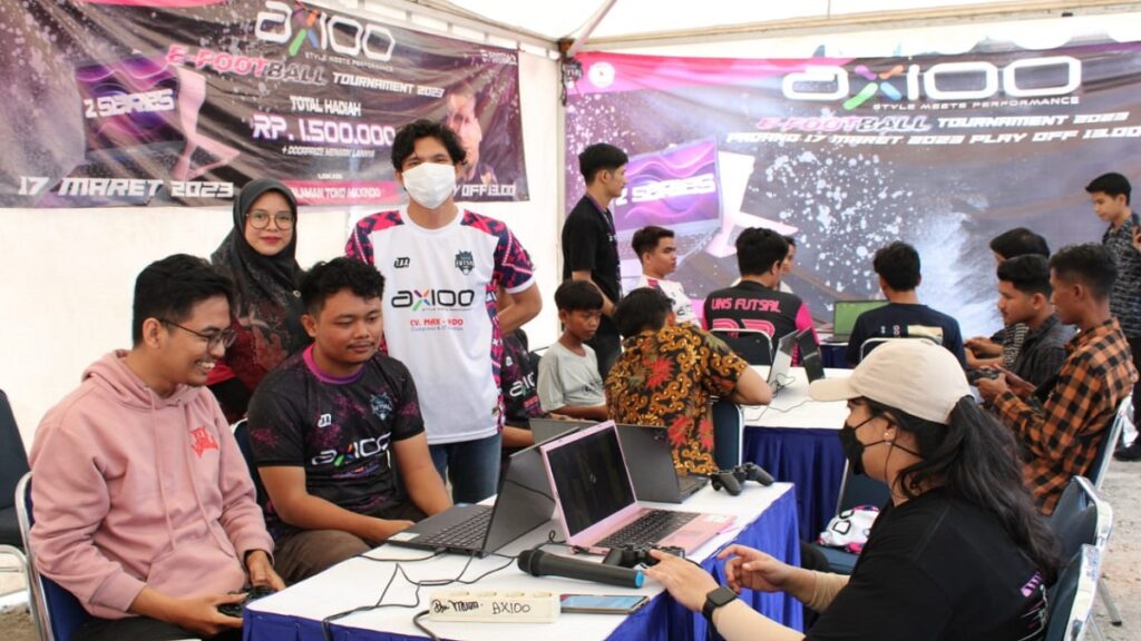 Turnamen Axioo e-Football Tournament 2023 yang diselenggarakan di Max-Indo Padang, Jumat (17/3/2023) siang. (Foto: Dok. Max-Indo)