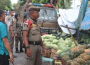 Satpol PP Padang Sita Lapak PKL di Atas Fasum Jalan Sawahan-Simpangharu