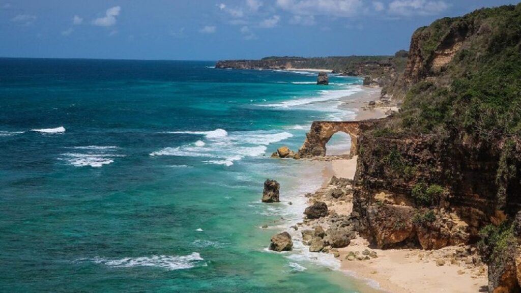 Bawana Beach, Sumba (Photo by Delphine Fant on Unsplash)